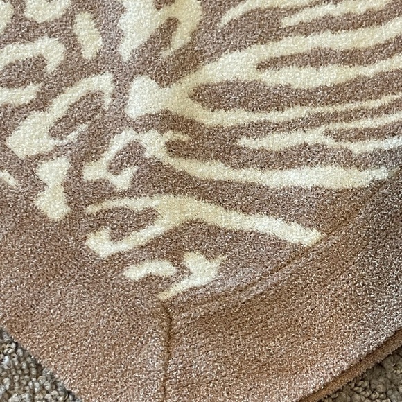 Barefoot Dreams Cozy Chic Ultra Lite Poncho, Tan/Beige Animal Print, One Size - Picture 10 of 13